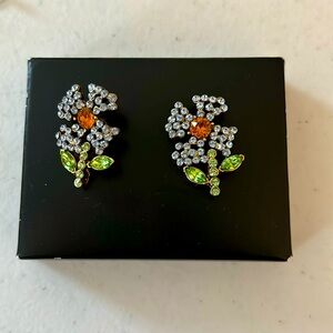 Oscar de la Renta, Crystal Flower Earrings. 1” x 3/4” Like new. Vintage.